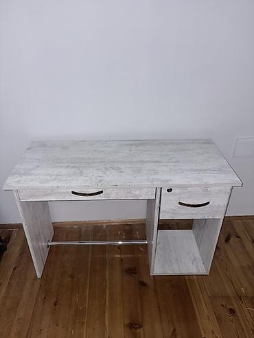 Düz masa, Polkalı, Siyirməli, Teksturalı laminat