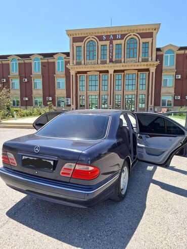 mersedes cdi: Mercedes-Benz E 240: 2.6 l | 2000 il Sedan