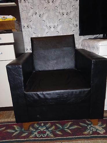 kundur: Qara rəngli, modern dizaynlı kreslo - Material: dəri effektli parça — 2