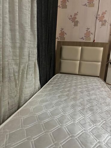 кровать двуспальная с матрасом: Б/у, Односпальная кровать, Без подьемного механизма, С матрасом