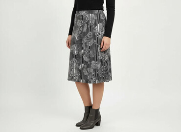 rozkloszowane spódnice z eko skóry: Women`s skirt, size 3XL
