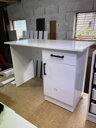 кухонная мебель буу: Стол, цвет - Белый, Новый