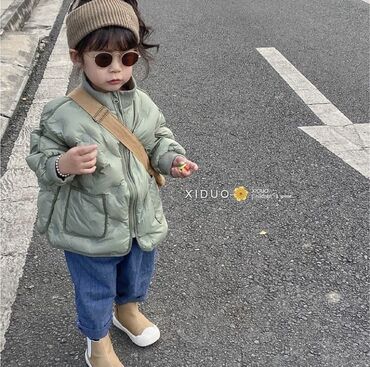 Пуховики и зимние куртки: Курточка на весну девочке 5 лет новая производство Китай