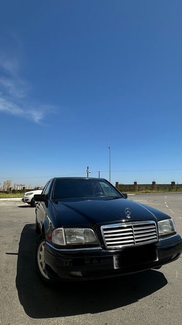 Mercedes-Benz: Mercedes-Benz 200: 2 l | 1995 il Sedan