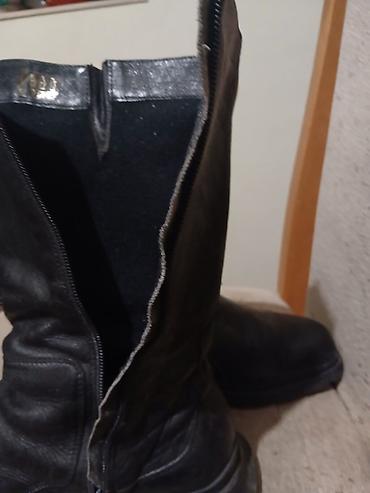 massimo duti cizme: Crne mekane kožne čizme postavljene filcom, visina 30 cm, broj 37 — 3