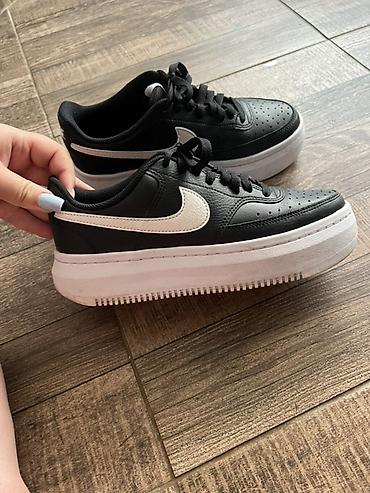 nike tn papuce: Nike ženske patike – crno‑bele
Nošene par puta samo — 3