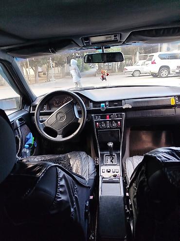e 39: Mercedes-Benz E 220: 2.2 l | 1995 il Sedan — 9