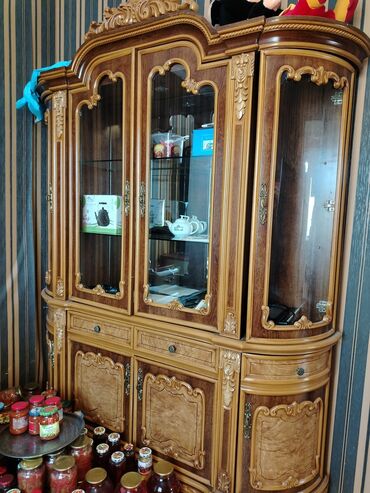 Divanlar: Açılan, 4 qapılı Künc dolab, Qorka
