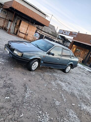 Volkswagen: Volkswagen Passat: 1989 г., 1.8 л, Механика, Бензин, Седан