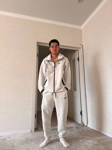 Спортивные костюмы: Мужской спортивный костюм, XL (EU 42), Nike, Новый, цвет - Серый, Самовывоз, Платная доставка