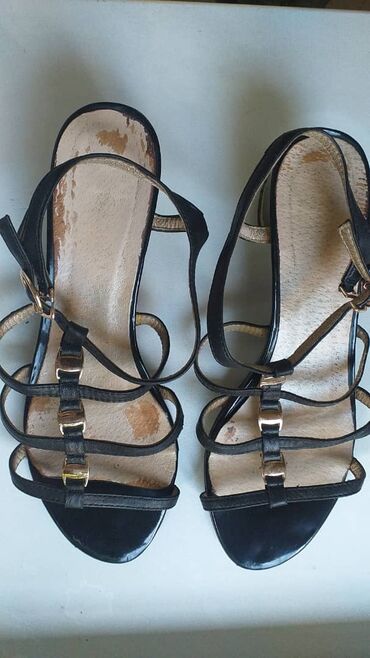 женская обувь новое: Босоножки 37 р 
б/у 
производство Италия
Цена 500 с