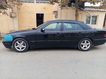 ilkin odenis 2000 azn avtomobil: Mercedes-Benz E 220: 2.2 l | 2000 il Sedan