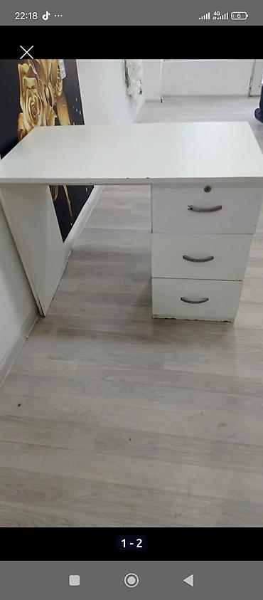 masa islenmis: Düz masa, Stulsuz, Polkasız, Siyirməli, Sadə laminat — 3