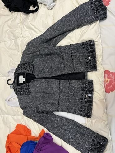 Toy paltarları: Ağ rəngli zərif gəlinlik - Model: baldırdan enən düz/yarı-fleyta — 8