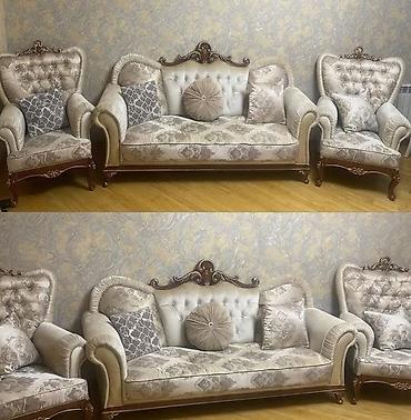 Klassik divan kreslo 900 AZN. Təzə kimidir az işlənib. Alınıb 3500