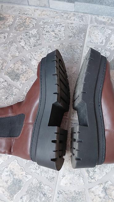 velike papuce: Pull&bear tamno braon čizme broj 37 ali je veći kalup odgovaraju — 4