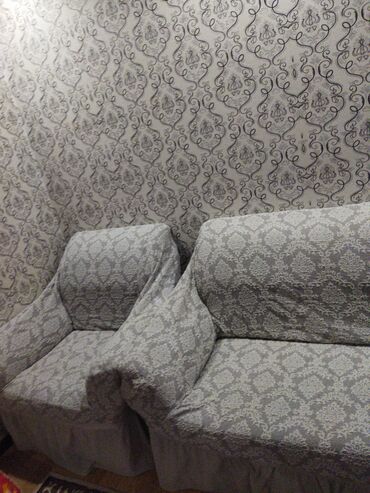 диван двух яростный: Прямой диван, цвет - Бежевый, Б/у
