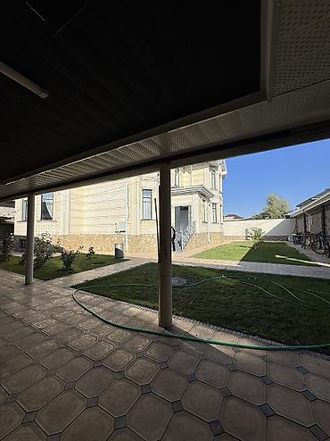 Продажа коттеджей и домов: 6 комнат и более, 270 м², 5 соток, Бишкек, Собственник — 5