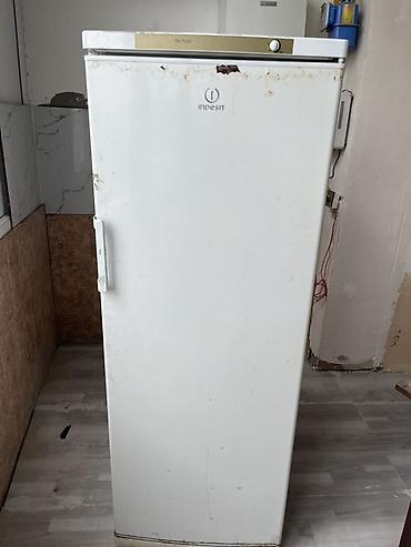 qapi matoru: Indesit No Frost dik dondurucu - Tip: şaquli dondurucu (No Frost — 1