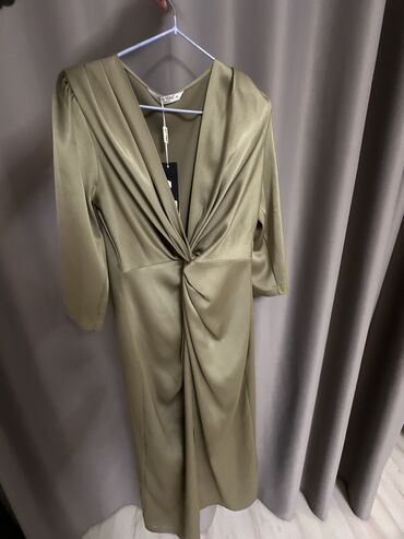 зелёное вечернее платье: Новое длинное платье. Размер 40 (подойдет на 36-42)цвет Хаки at lalafo.kg зелёное вечернее платье: Новое длинное платье. Размер 40 (подойдет на 36-42)цвет Хаки