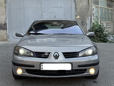 Renault: Renault Laguna sedan Mashin tam olaraq zavoddur. Vurugu, udari deyisen — 1