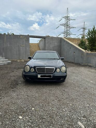 Mercedes-Benz E 320: 3.2 l | 2000 il Sedan