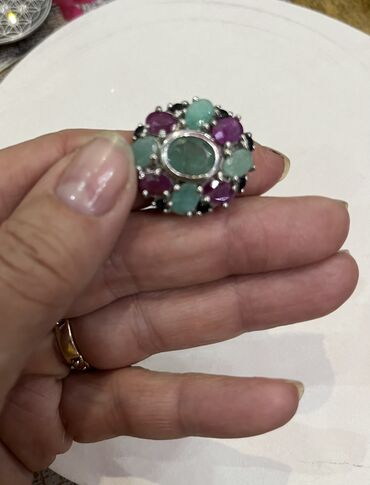 чехлы бу: Набор кольцо и кулон с изумрудами из серебра размер 18, могу продать