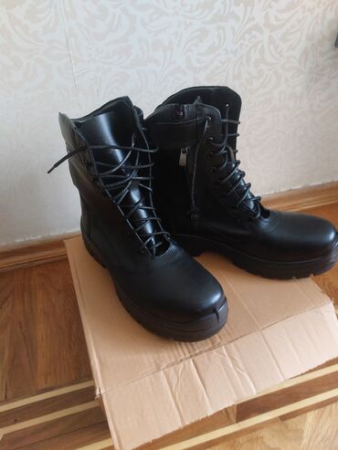 женские ботинки с мехом: Qara rəngli hərbi/taktiki üslubda uzunboğaz ayaqqabılar - Material