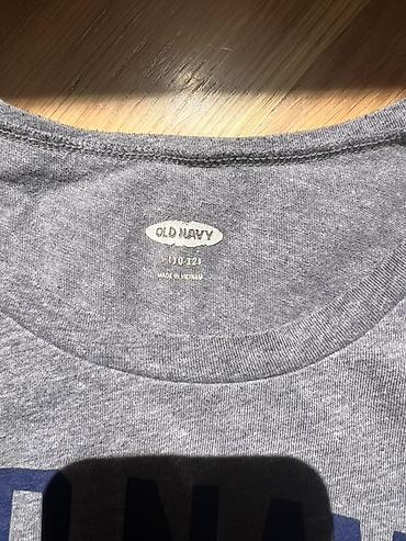 Futbolka və maykalar: Uşaq T-Shirt dəsti 1) Old Navy T‑shirt - Rəng: boz melanj - Ön hissədə — 2