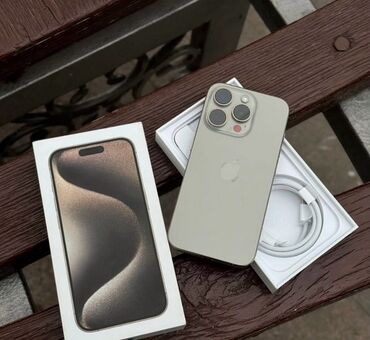 Apple iPhone: IPhone 15 Pro, Б/у, 256 ГБ, Белый, Зарядное устройство, Защитное стекло, Чехол, 87 %