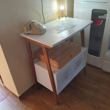 Komode: Komoda/konzola u retro stilu sa dve police i kliznim vratima. - — 11