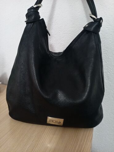 crop top c a: Shoulder bag, Material: Leather