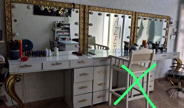 Giriş qapıları: Salon güzgüsü 3 ededdir. satılır biri 180 AZN.Unvan Masazır(³