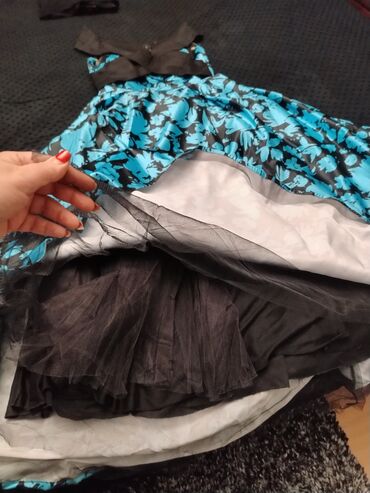 женские платья новые: 1 defe geyilin ela veziyyetde turkiyenindi 380 manata alinib 60 manata