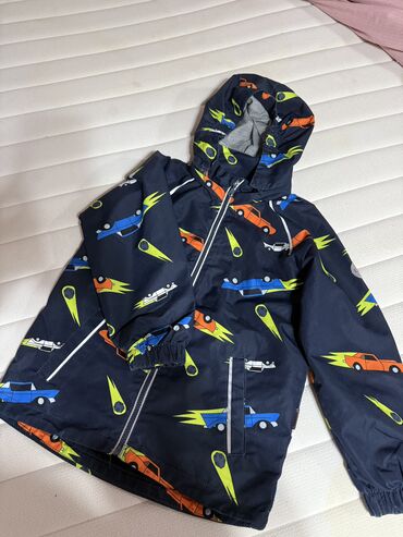 Верхняя одежда: Продаю курточку и кофту в идеальном состоянии, на 6-7 лет Капюшон