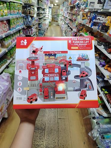 вертолёт: Игровой набор Fire Fighting Parking Lot — пожарная станция с парковкой — 1