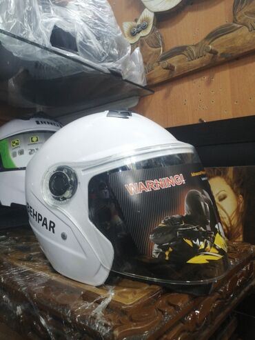 Moto dəbilqələr: 1-ci şəkildəki Baqaj 95 aznMoto Dəbilqələr Ag qarşı enli şüşəli 29azn — 20