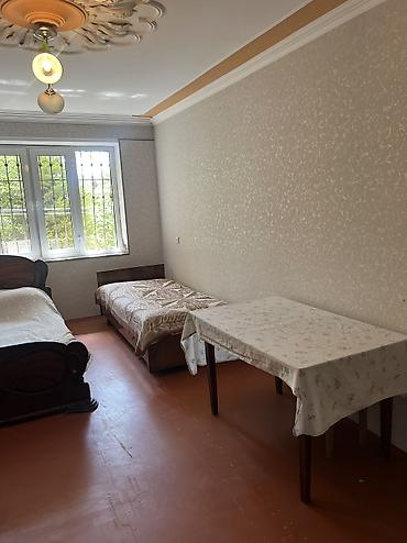 qax kiraye: Sumqayıt şəhəri, 8 mkr-da yerləşir. Bina yolun tam kenarındadır. 1-ci — 3