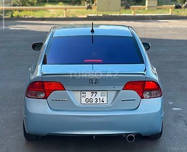 masin kreditle: Honda Civic Hybrid sedan - Kuzov: 4 qapılı sedan, açıq mavi rəng - — 4