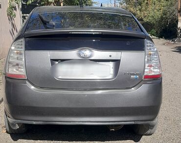 Toyota: Toyota Prius (2-ci nəsil) – hibrid hetçbek Xüsusiyyətlər: - Gümüş-boz — 3