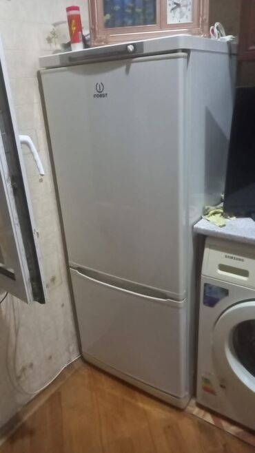Ət çəkən maşınlar: İşlənmiş 2 qapılı Indesit Soyuducu Satılır, rəng - Ağ