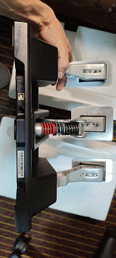 Рули: Комплект для симрейсинга Thrustmaster + аксессуары Состав: - Руль — 23