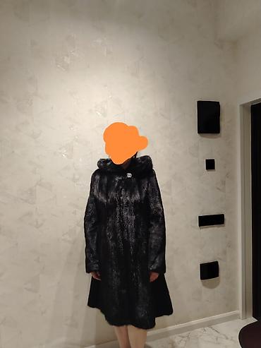 kurkalar: Qadınlar üçün qara rəngli kürk palto - Model: A-kesim, dizdən aşağı — 1