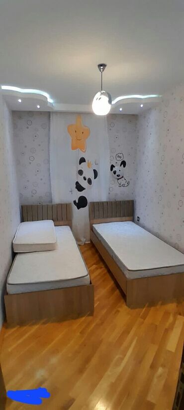 купить квартиру в ханкенди: Qarayev metrosuna 2deq mesafe her bir esyasi var tam temirli 3otaq qaz