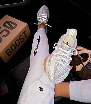 Patike: Yezzy
Cena: 3999
Din
Brojevi: 36-46
PS✨ — 2
