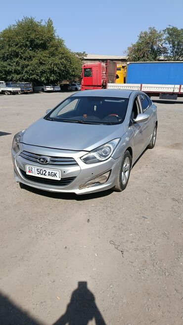 купить маленькую машину для женщины: Hyundai i40: 2013 г., 0.2 - engine capacity л, Автомат, Газ, Седан