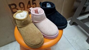 ugg fashion and friends: Ugg boots, UGG, Size - 36