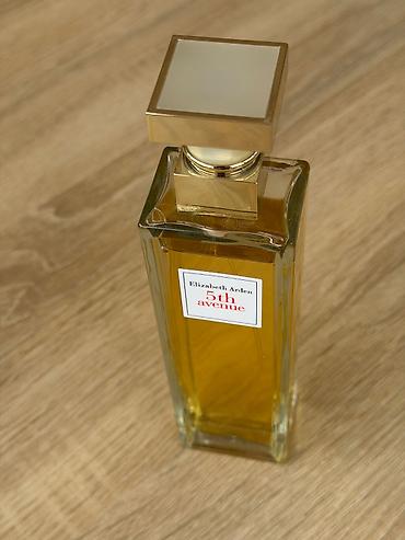 crvene: Elizabeth Arden 5th Avenue je ženski elegantan svež cvetni parfem koji — 3