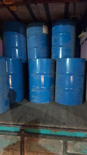 bocka dəmir: Mavi metal barellər (200 litr) - Həcmi: təxmini 200 L - Material — 1