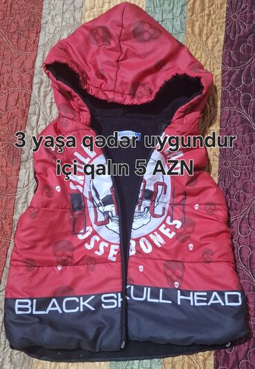 Cinslər və şalvarlar: Uşaq üçün kapüşonlu şişmə jilet - Rəng: qırmızı və qara - Üzərində